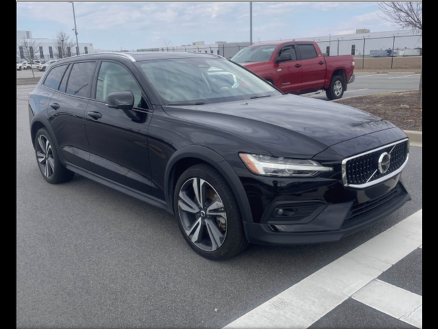 2025 Volvo V60 Cross Country Plus