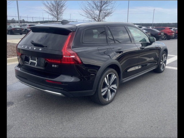 2025 Volvo V60 Cross Country Plus