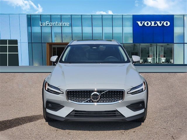 2025 Volvo V60 Cross Country Plus