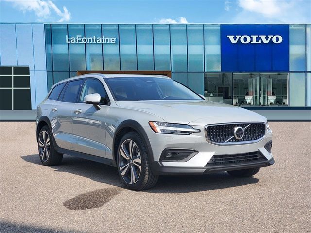 2025 Volvo V60 Cross Country Plus