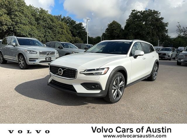 2025 Volvo V60 Cross Country Plus