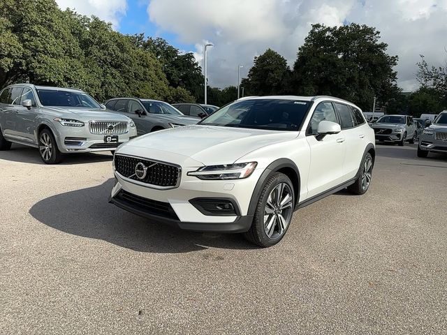 2025 Volvo V60 Cross Country Plus