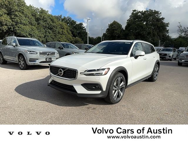 2025 Volvo V60 Cross Country Plus