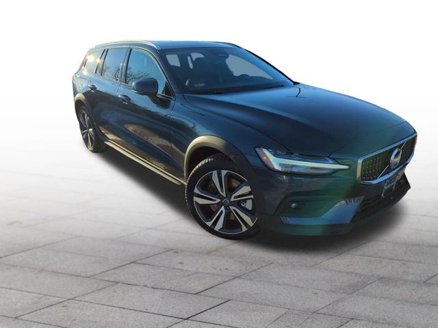 2025 Volvo V60 Cross Country Plus