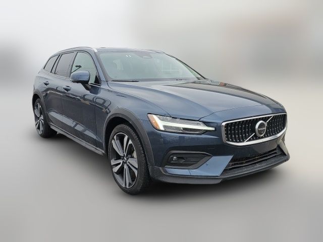 2025 Volvo V60 Cross Country Plus