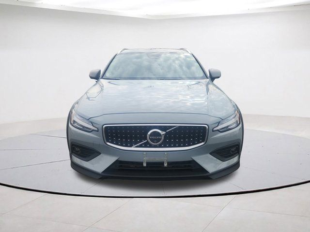 2025 Volvo V60 Cross Country Plus