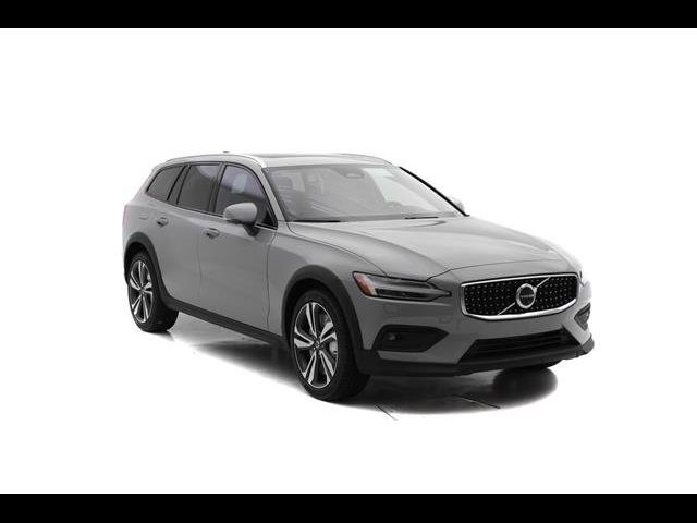 2025 Volvo V60 Cross Country Plus