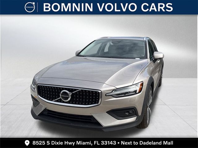 2025 Volvo V60 Cross Country Plus