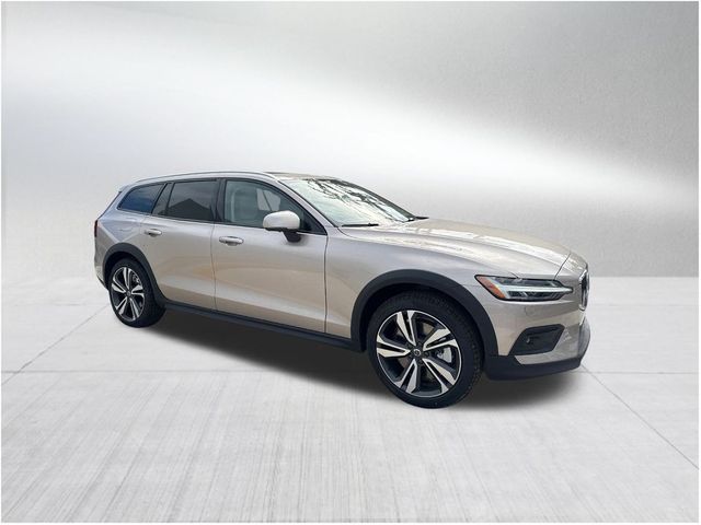 2025 Volvo V60 Cross Country Plus