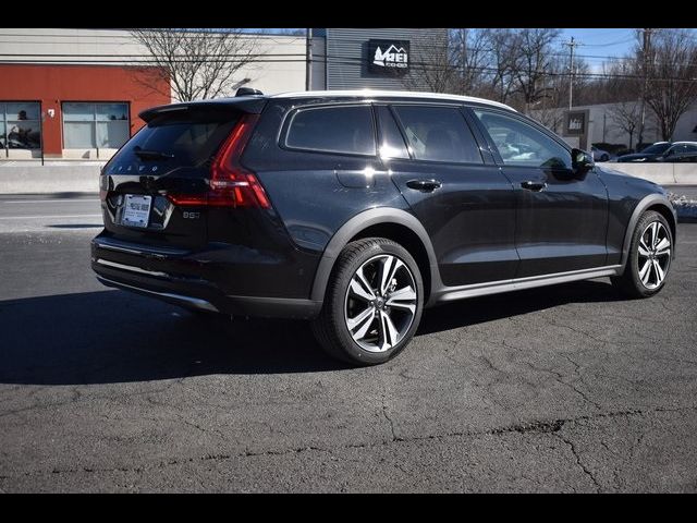 2025 Volvo V60 Cross Country Plus