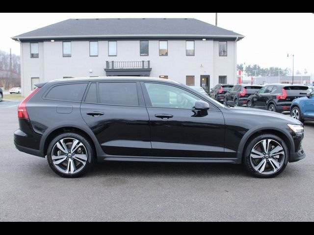 2025 Volvo V60 Cross Country Plus
