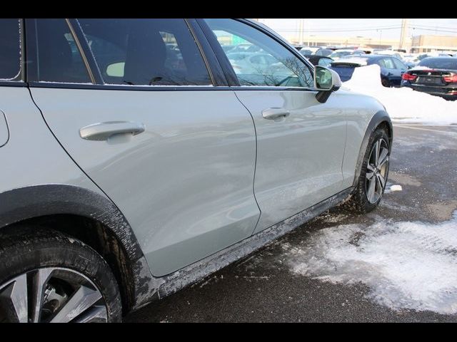 2025 Volvo V60 Cross Country Plus