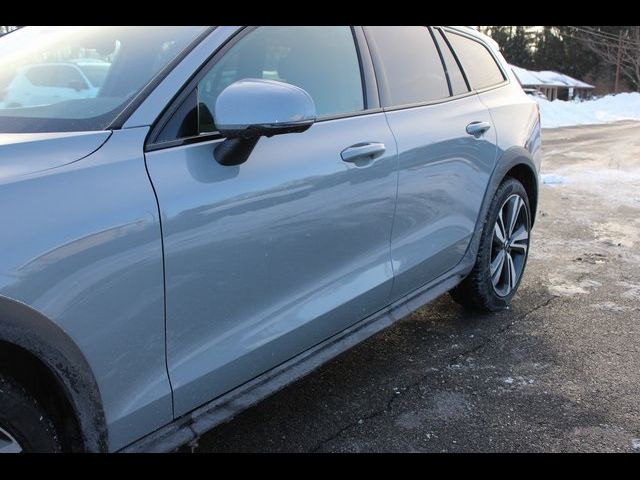 2025 Volvo V60 Cross Country Plus