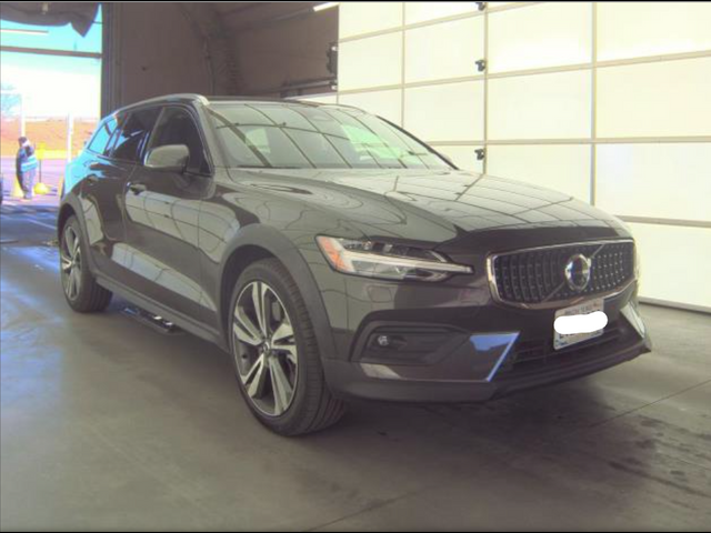 2025 Volvo V60 Cross Country Plus