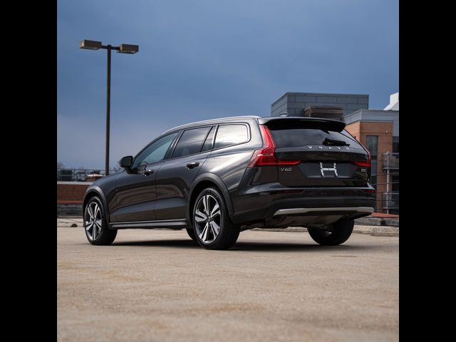 2025 Volvo V60 Cross Country Plus