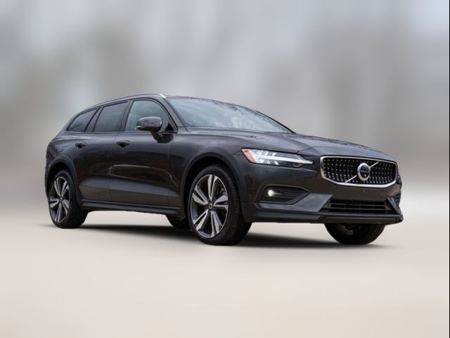 2025 Volvo V60 Cross Country Plus