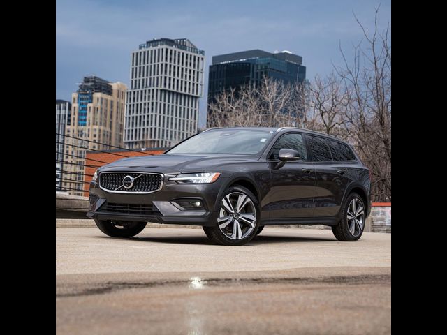 2025 Volvo V60 Cross Country Plus