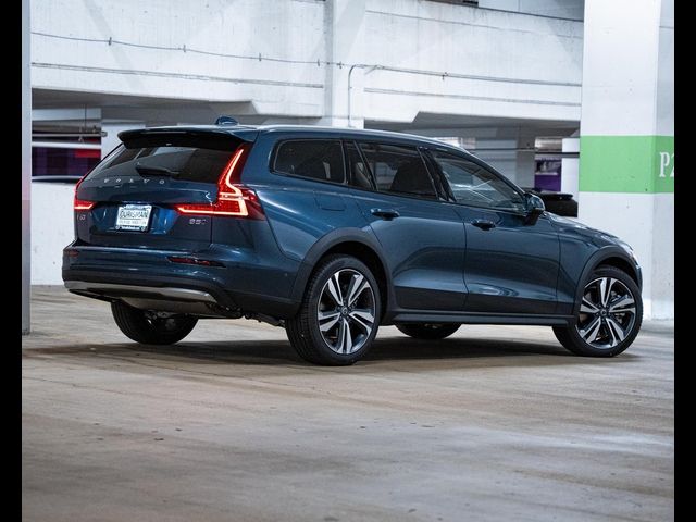 2025 Volvo V60 Cross Country Plus