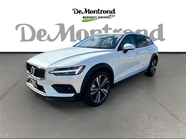 2025 Volvo V60 Cross Country Plus