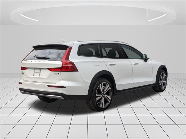 2025 Volvo V60 Cross Country Plus