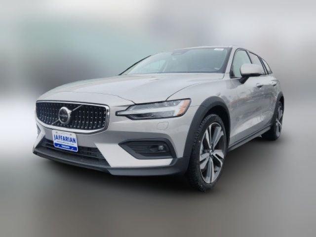 2025 Volvo V60 Cross Country Plus