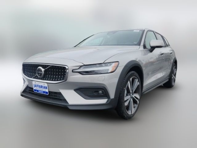 2025 Volvo V60 Cross Country Plus