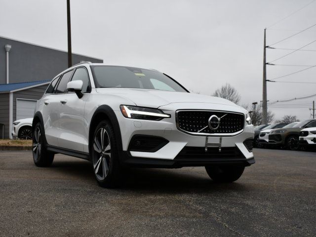 2025 Volvo V60 Cross Country Plus
