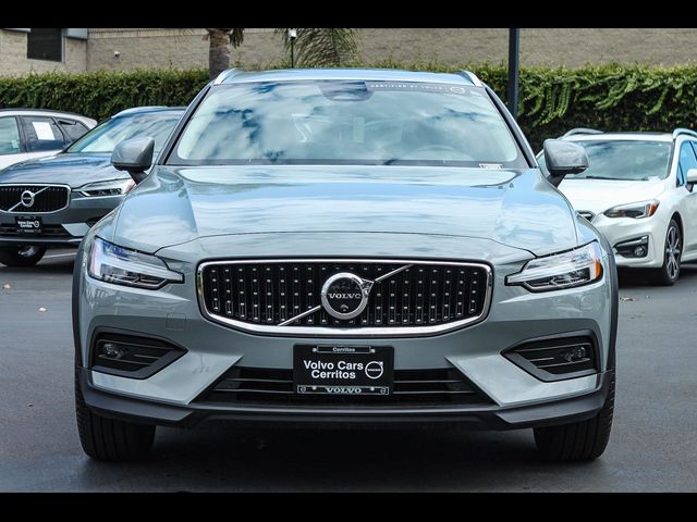 2025 Volvo V60 Cross Country Plus