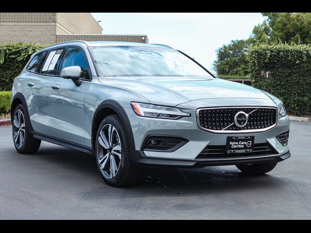 2025 Volvo V60 Cross Country Plus