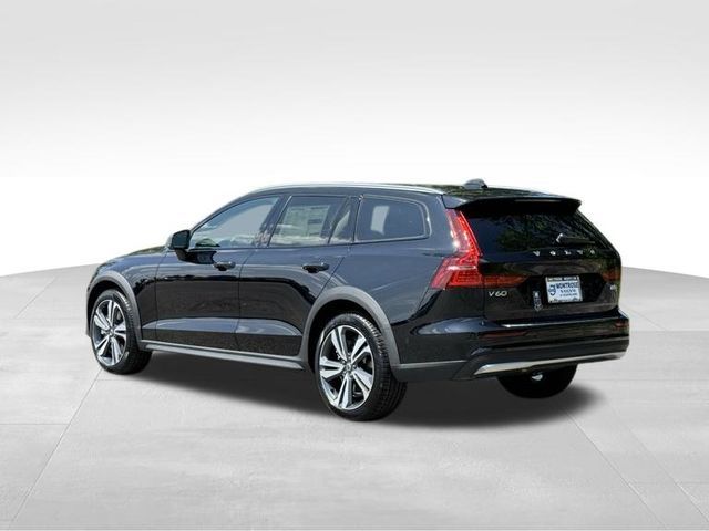 2025 Volvo V60 Cross Country Plus