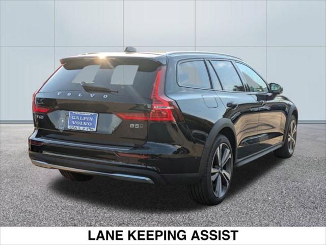 2025 Volvo V60 Cross Country Plus