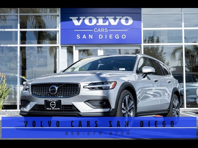 2025 Volvo V60 Cross Country Plus