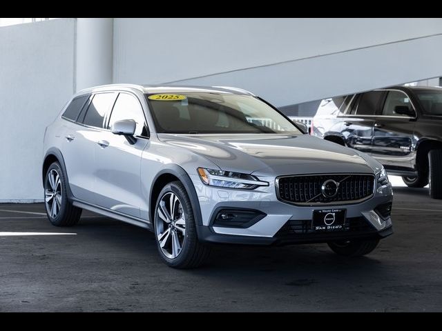 2025 Volvo V60 Cross Country Plus