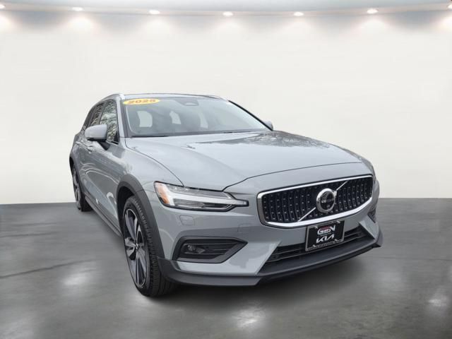 2025 Volvo V60 Cross Country Plus