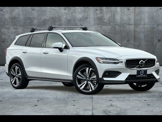 2025 Volvo V60 Cross Country Plus