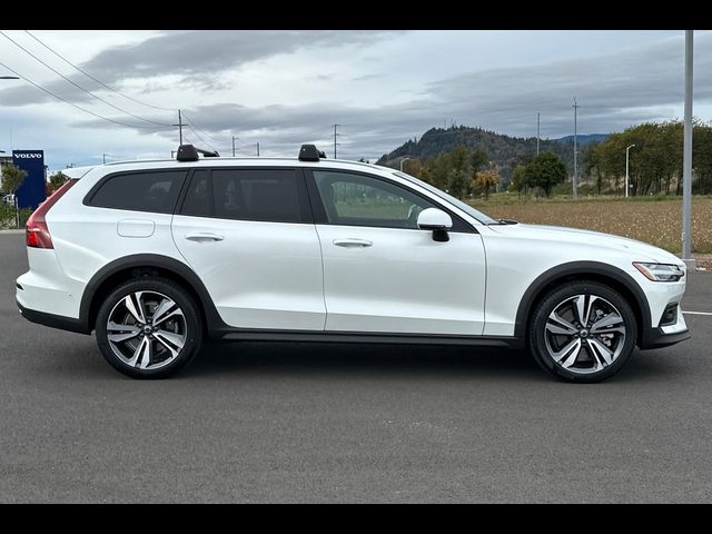 2025 Volvo V60 Cross Country Plus