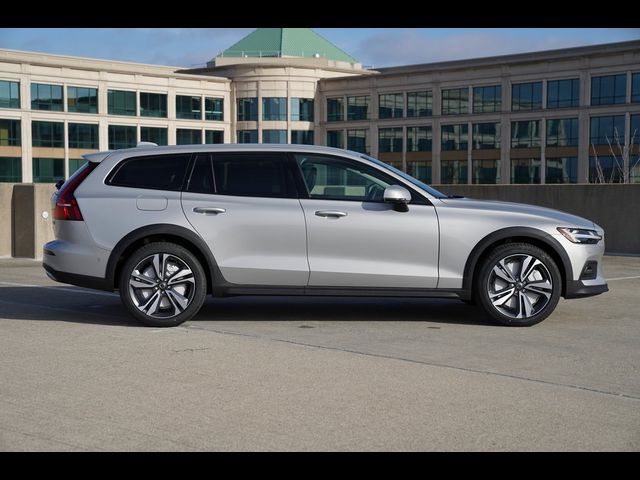 2025 Volvo V60 Cross Country Plus