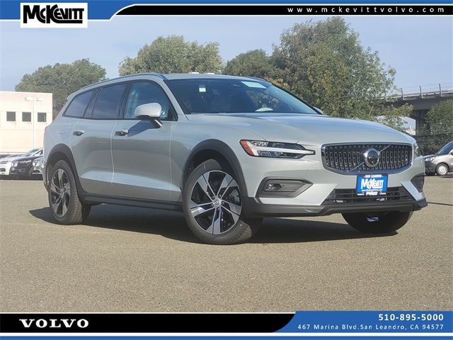 2025 Volvo V60 Cross Country Plus