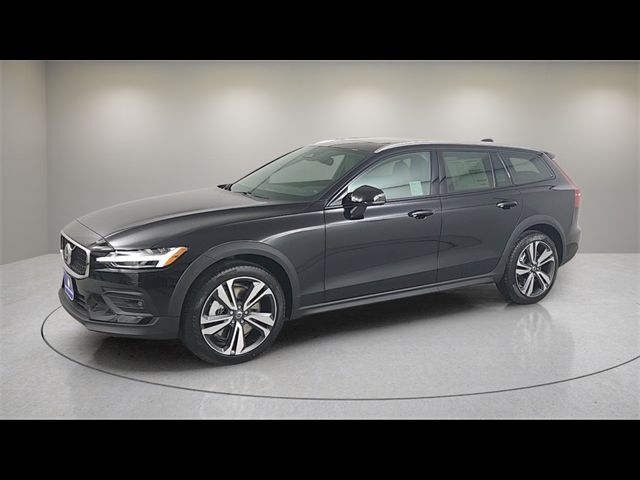 2025 Volvo V60 Cross Country Plus