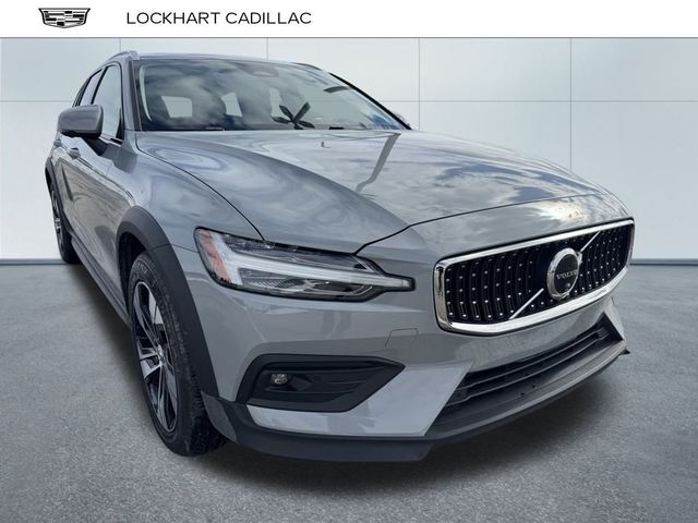 2025 Volvo V60 Cross Country Plus