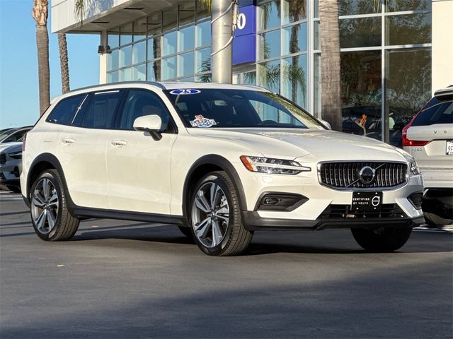 2025 Volvo V60 Cross Country Plus