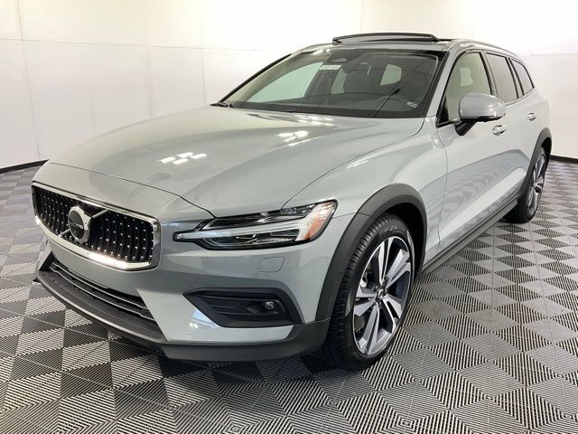 2025 Volvo V60 Cross Country Plus