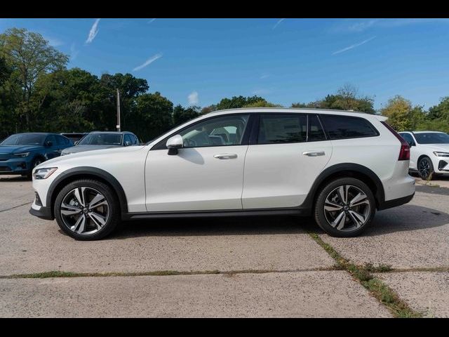 2025 Volvo V60 Cross Country Plus