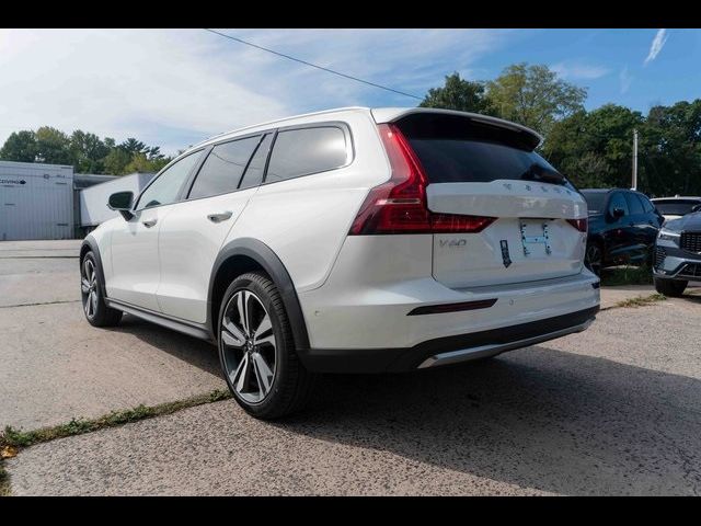 2025 Volvo V60 Cross Country Plus