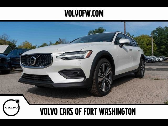 2025 Volvo V60 Cross Country Plus