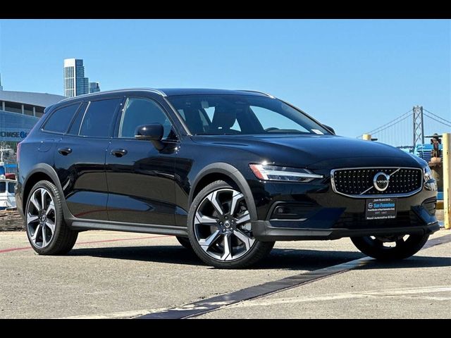 2025 Volvo V60 Cross Country Plus