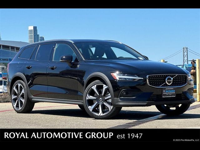 2025 Volvo V60 Cross Country Plus