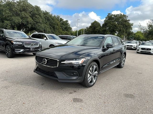 2025 Volvo V60 Cross Country Plus