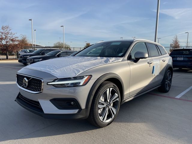 2025 Volvo V60 Cross Country Plus