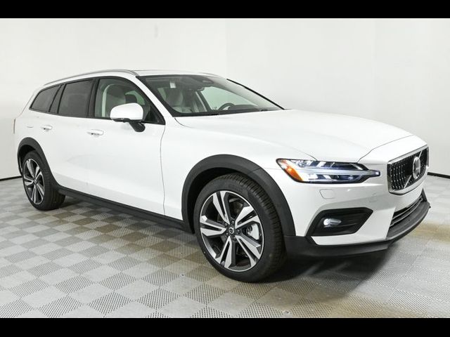 2025 Volvo V60 Cross Country Plus